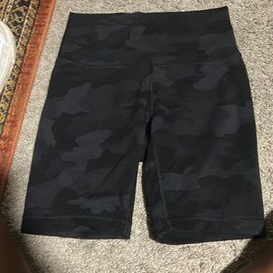 Wunder train shorts in camo